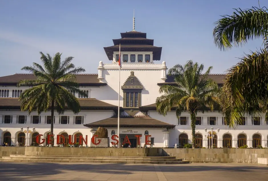 alt deskriptif Indonesia